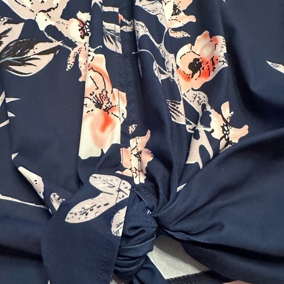 Ladies Medium Dark Blue Floral Blouse NWOT - Picture 2 of 4